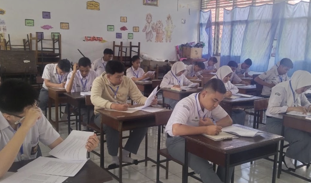 Hari Pertama Pelaksanaan Ujian Sekolah 